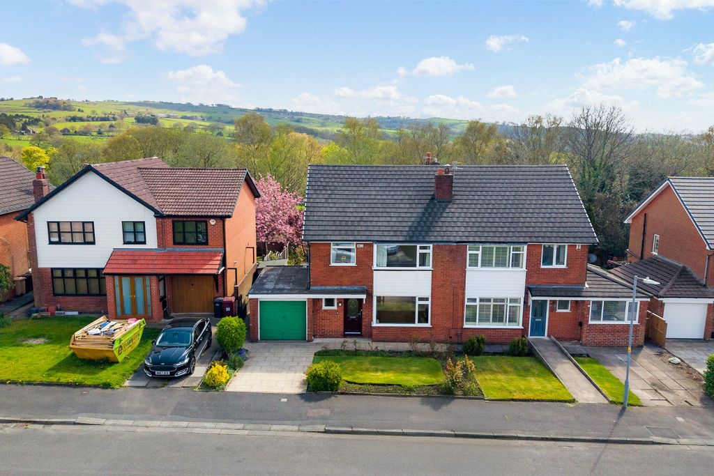 Property photo 1 of 30 Photograph 2