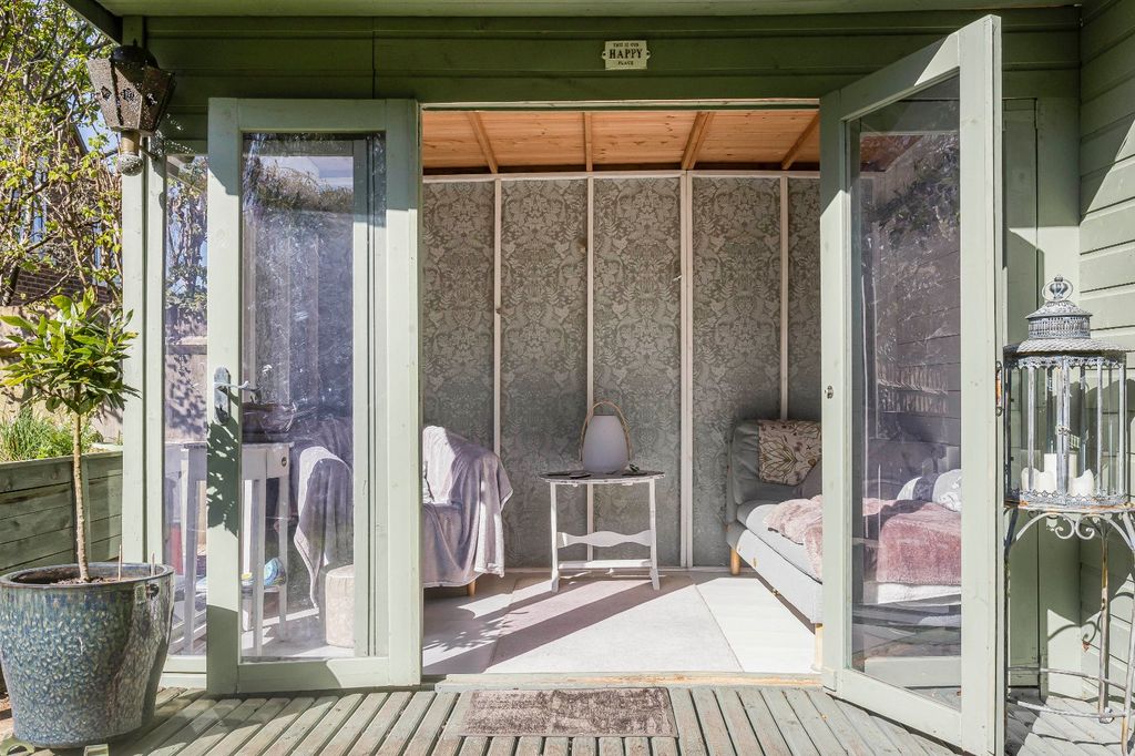 Property photo 2 of 29 Summer House