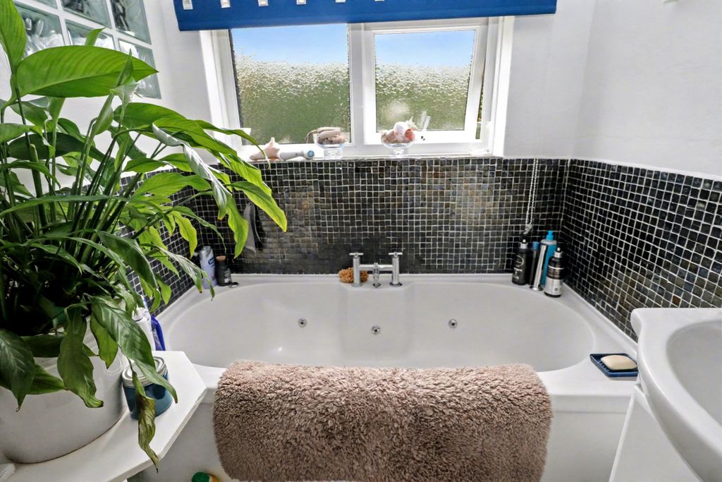 Property photo 3 of 17 Img_9472