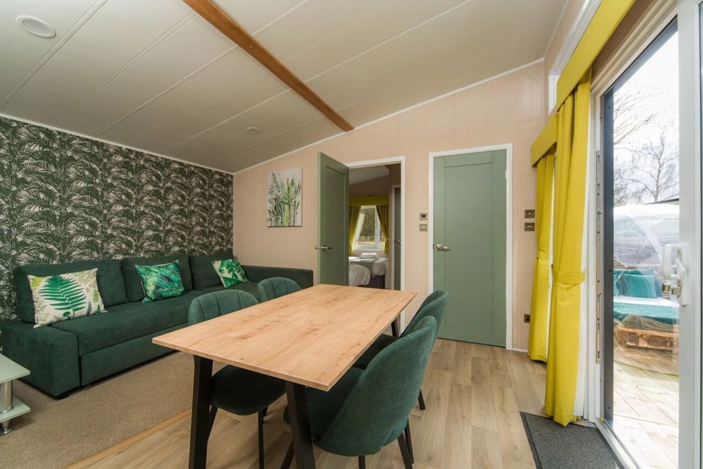 Property photo 3 of 33 Lux Oasis