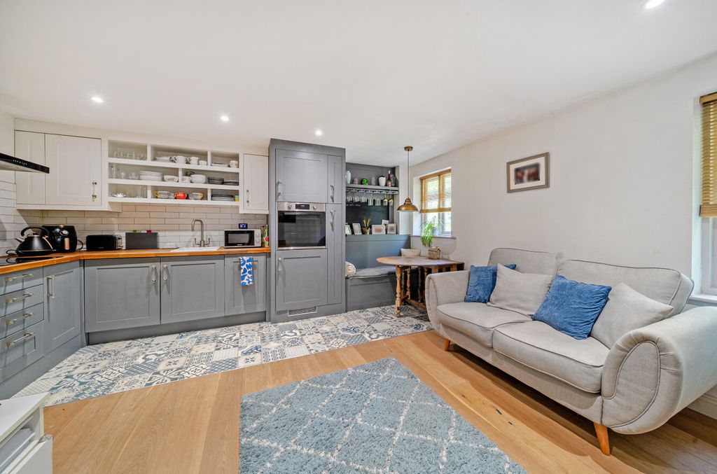 Property photo 2 of 11 1452034-16-69F20A...
