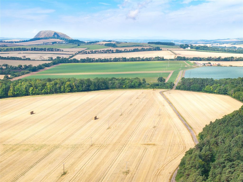 Property photo 2 of 12 Howmuir Western View
