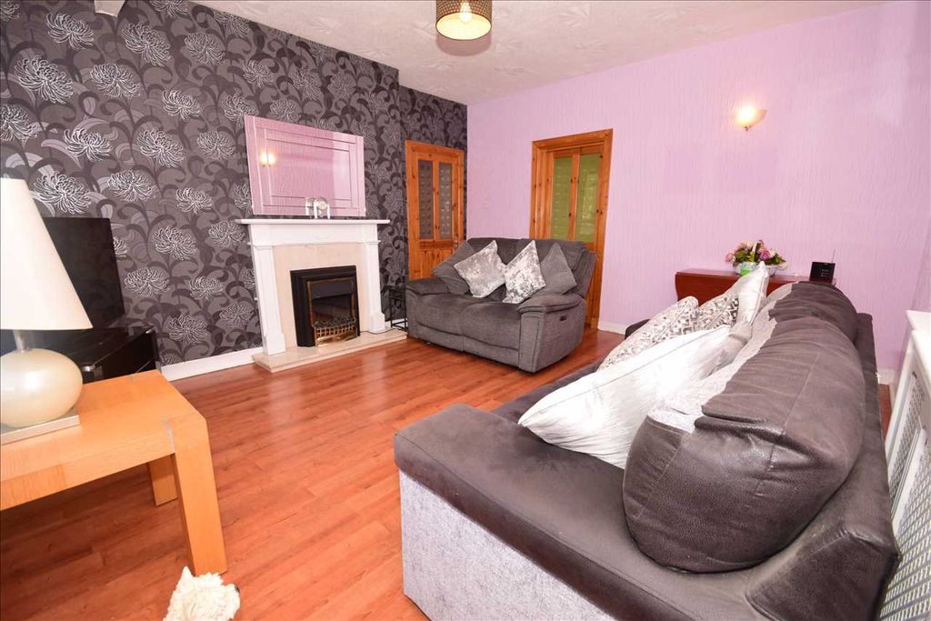 Property photo 2 of 13 Lounge