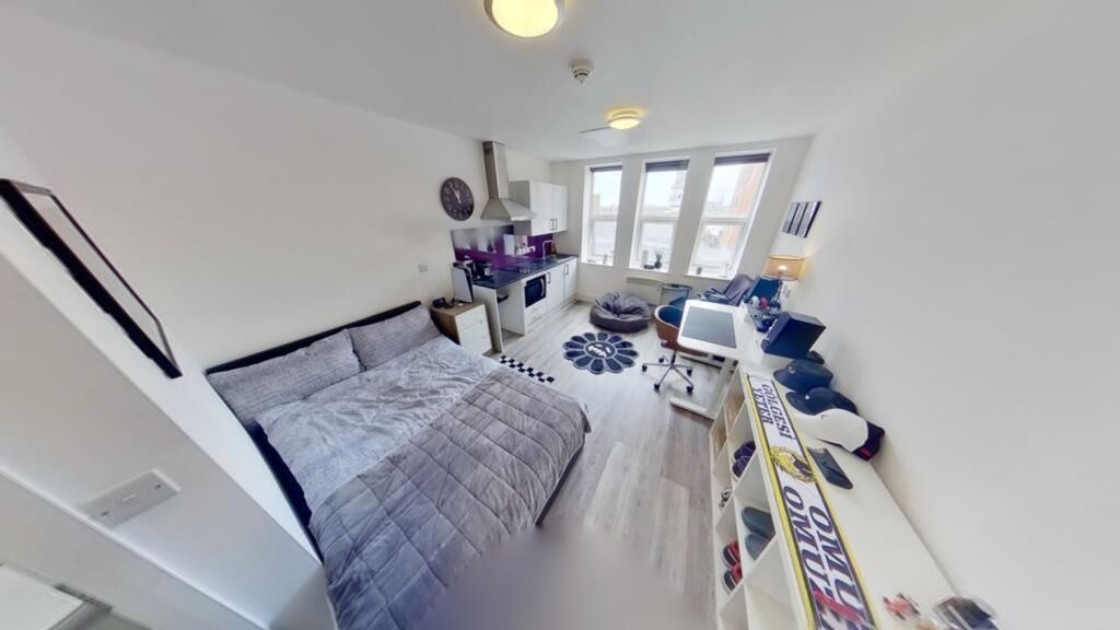 Property photo 1 of 4 This Cozy Double Bedroom Features Ample Natural li...