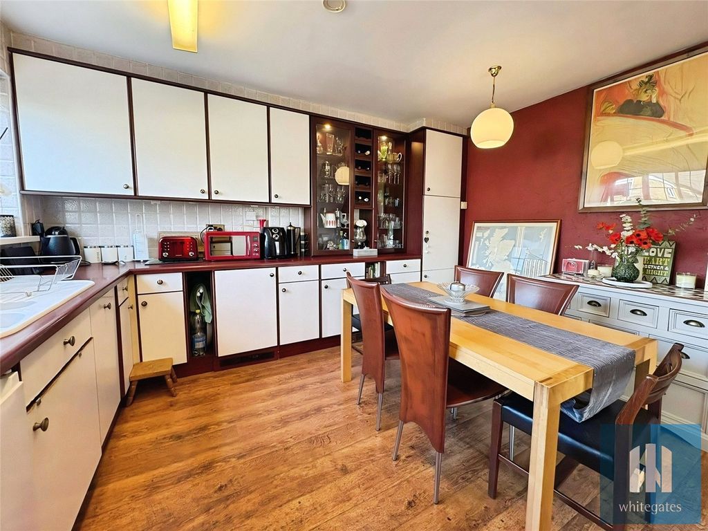 Property photo 2 of 25 Picture No. 32