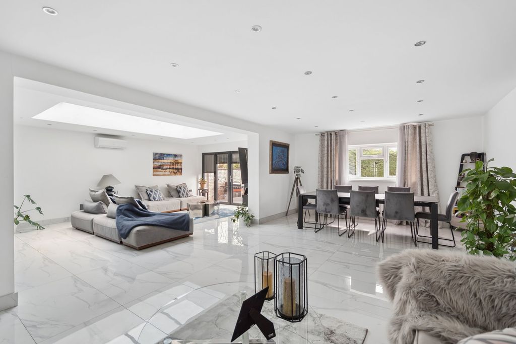 Property photo 2 of 18