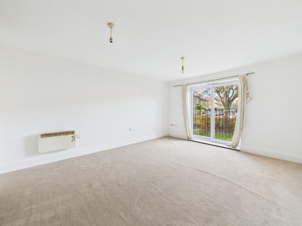 Property photo 2 of 8 Cam04899G0-Pr0240-Still004.Jpg