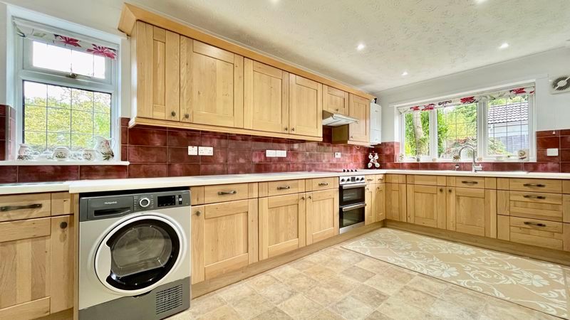 Property photo 2 of 19 Kitchen
