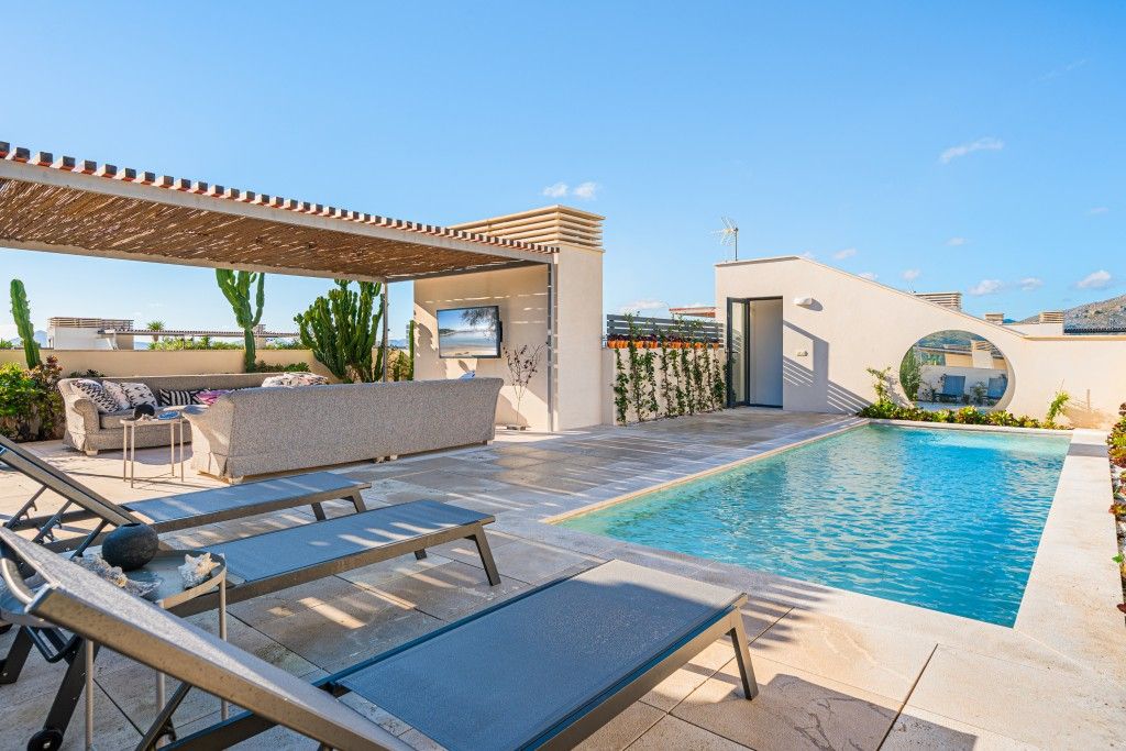 Property photo 2 of 18 Swimming Pool (2)