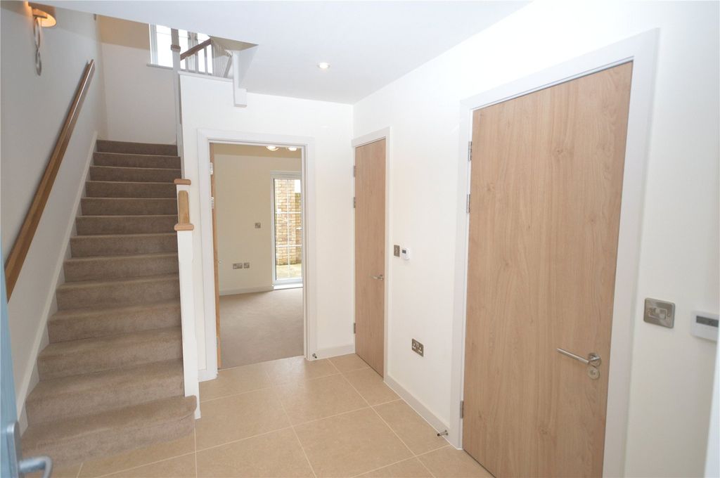 Property photo 2 of 18 Picture No. 37