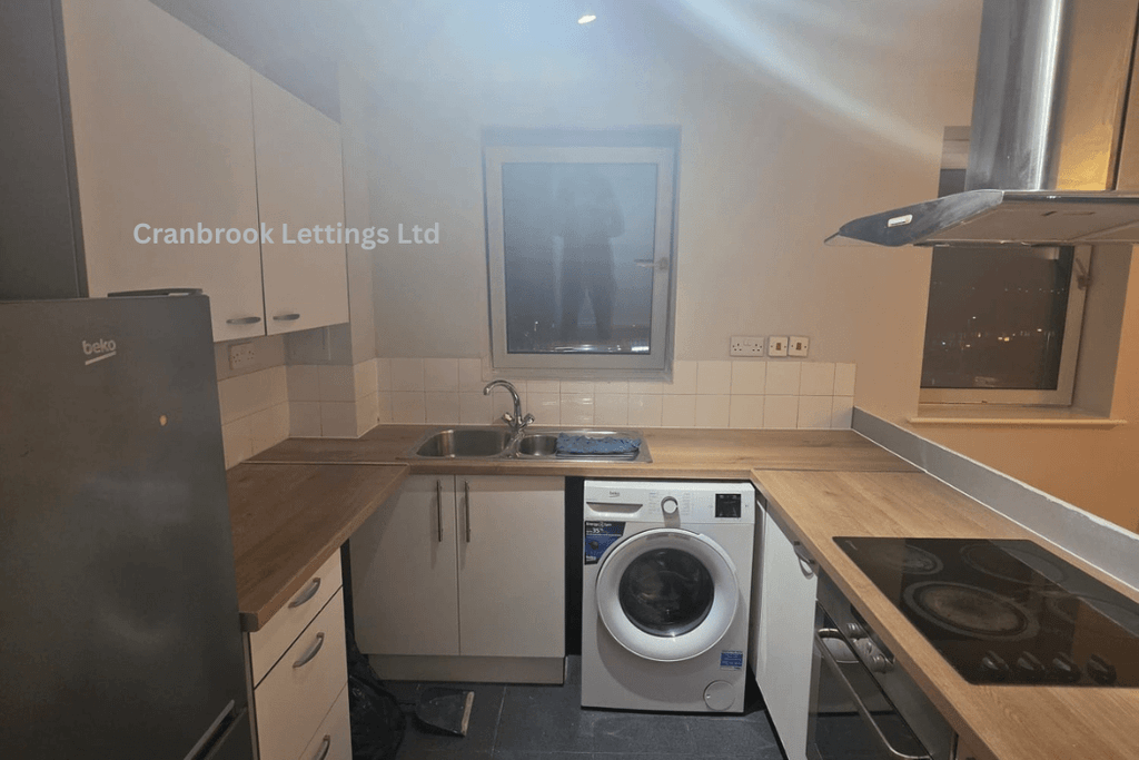 Property photo 1 of 13 Two Bedroom Flat On 06th Floor To Rent City View, Ilford Ig1