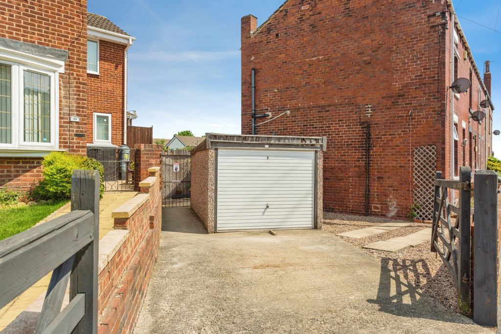 Property photo 2 of 14 Garage