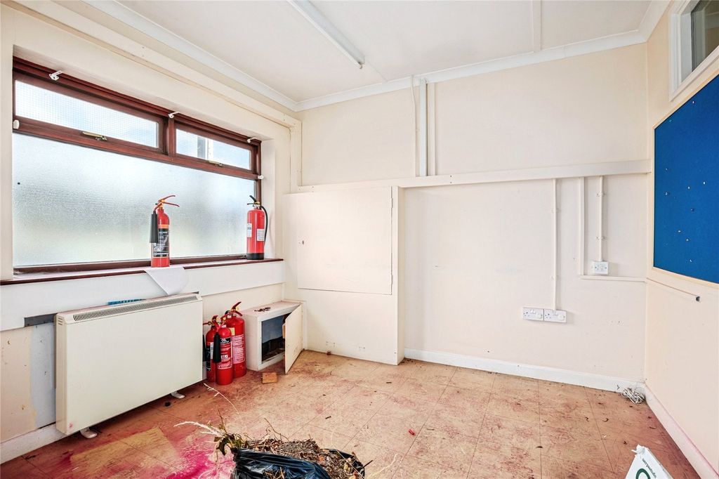 Property photo 2 of 20 Picture No. 24