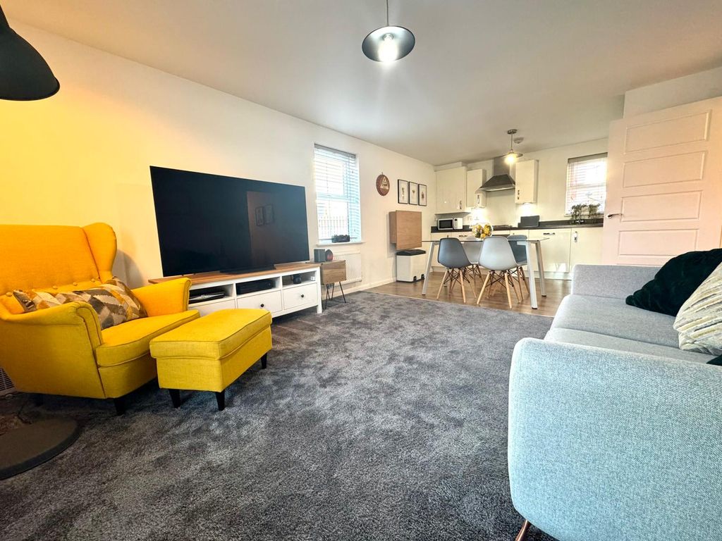 Property photo 3 of 7 Living Room