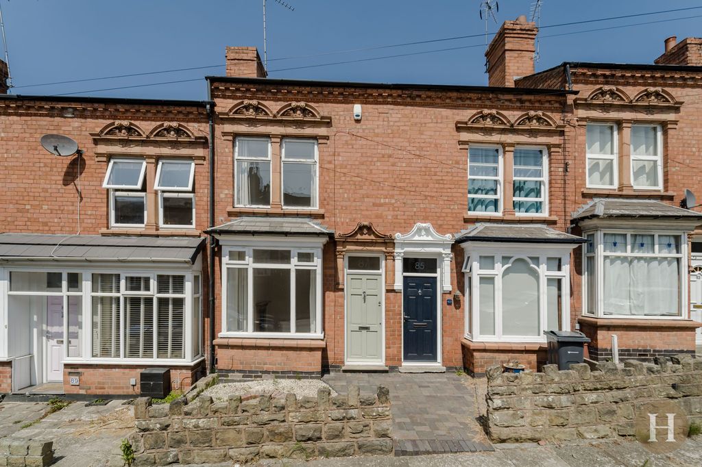 Property photo 1 of 18