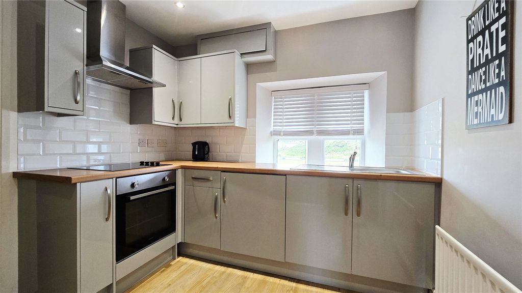 Property photo 3 of 14 Kitchen