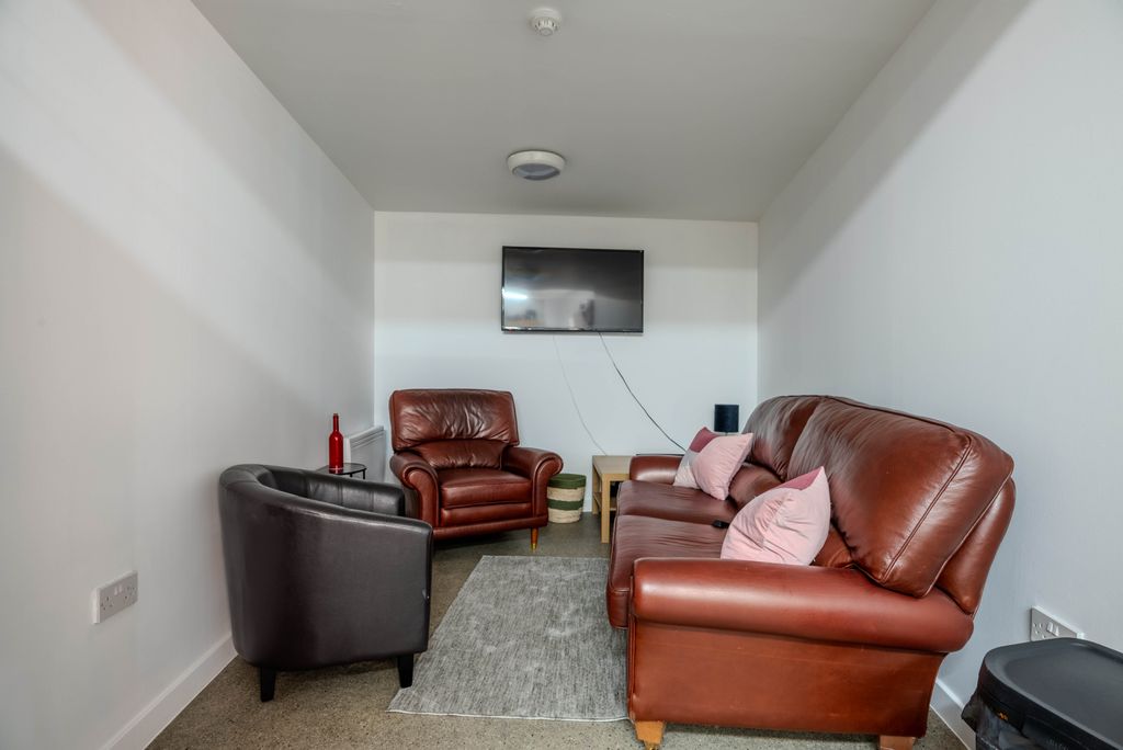 Property photo 3 of 49