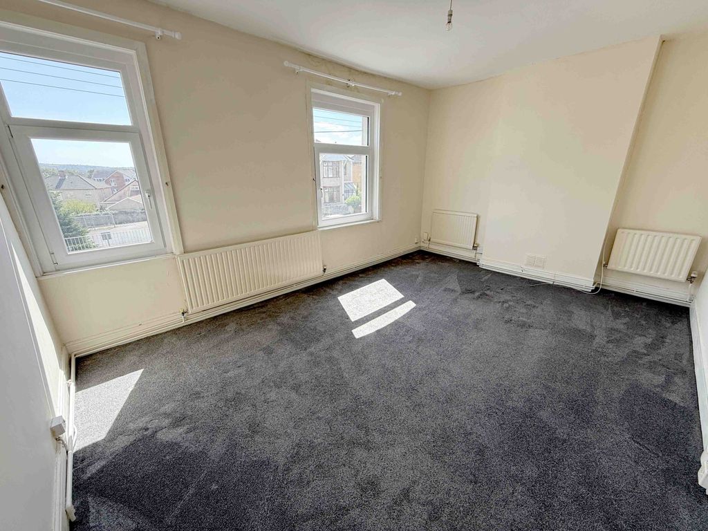 Property photo 3 of 8 Gallery