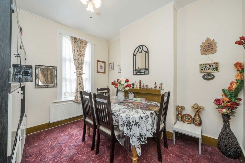 Property photo 3 of 7