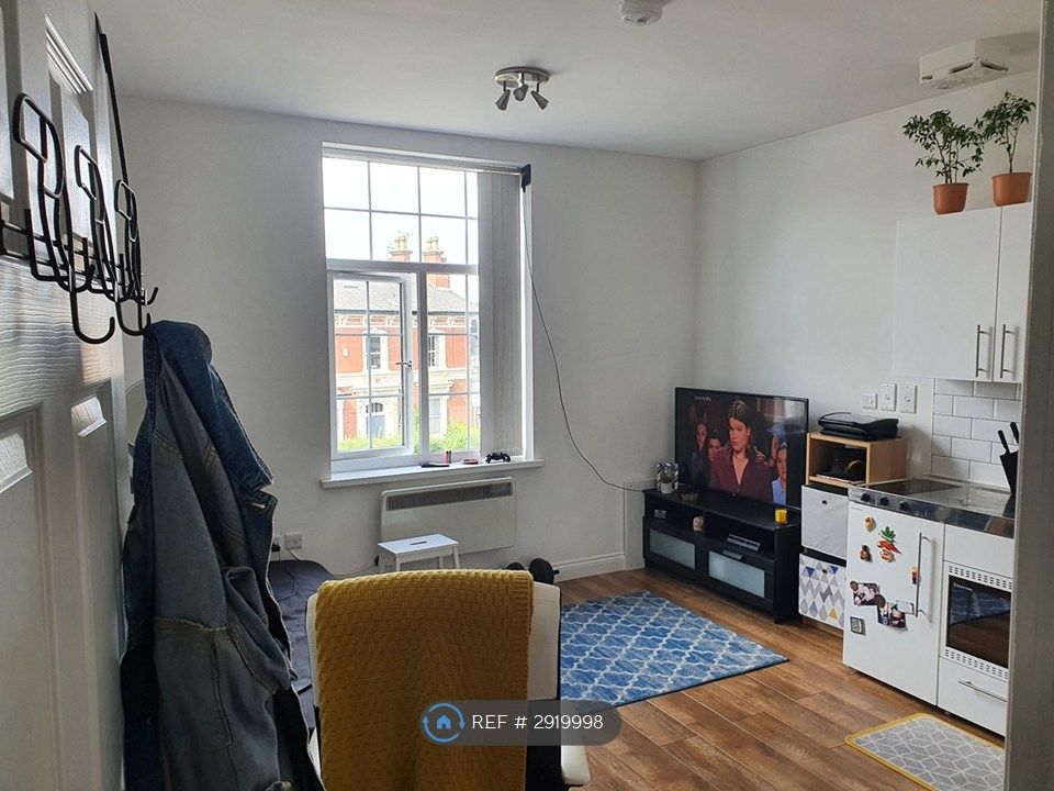 Property photo 3 of 10 Lounge - Furnished (Example)