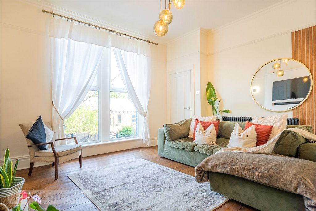 Property photo 3 of 23 Living Room