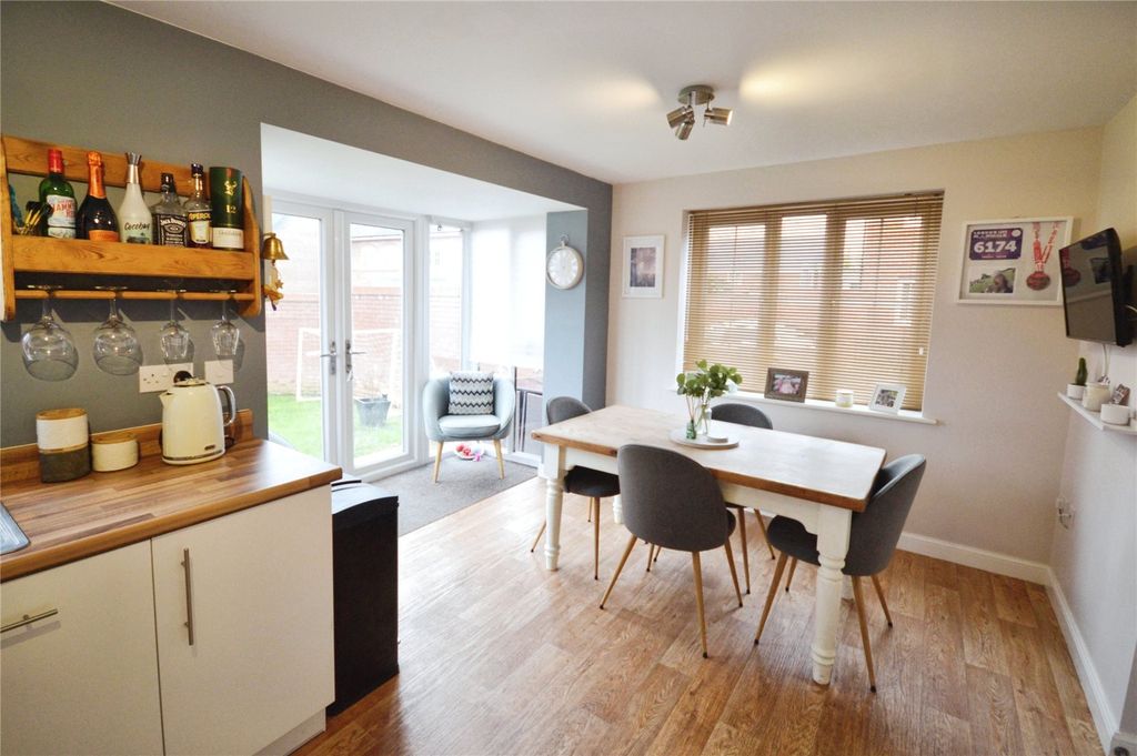 Property photo 3 of 18 Kitchen/Dining Room