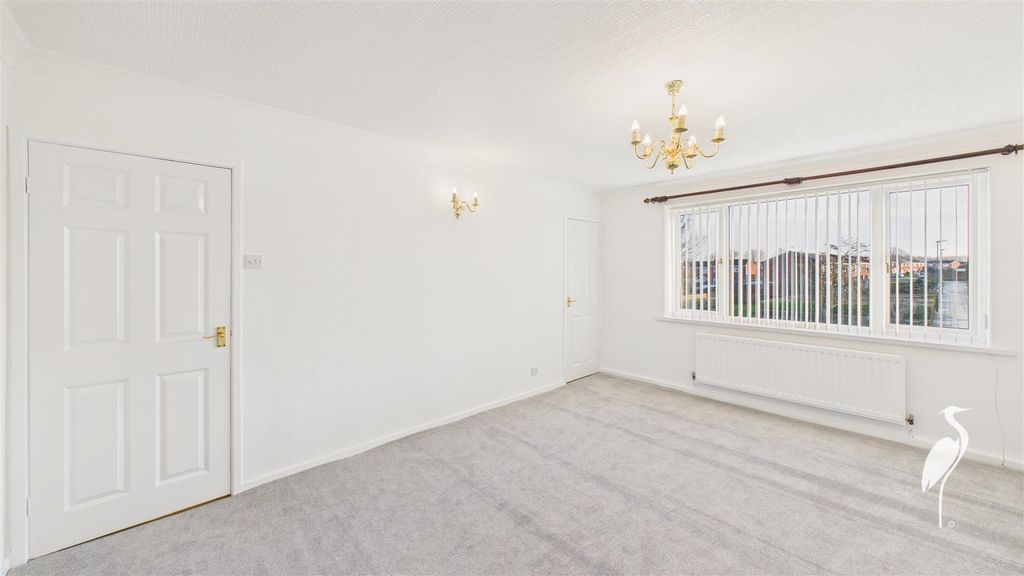 Property photo 3 of 15 Lounge