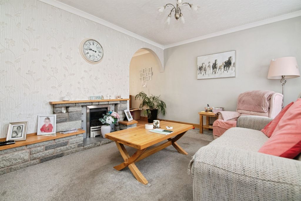 Property photo 3 of 28