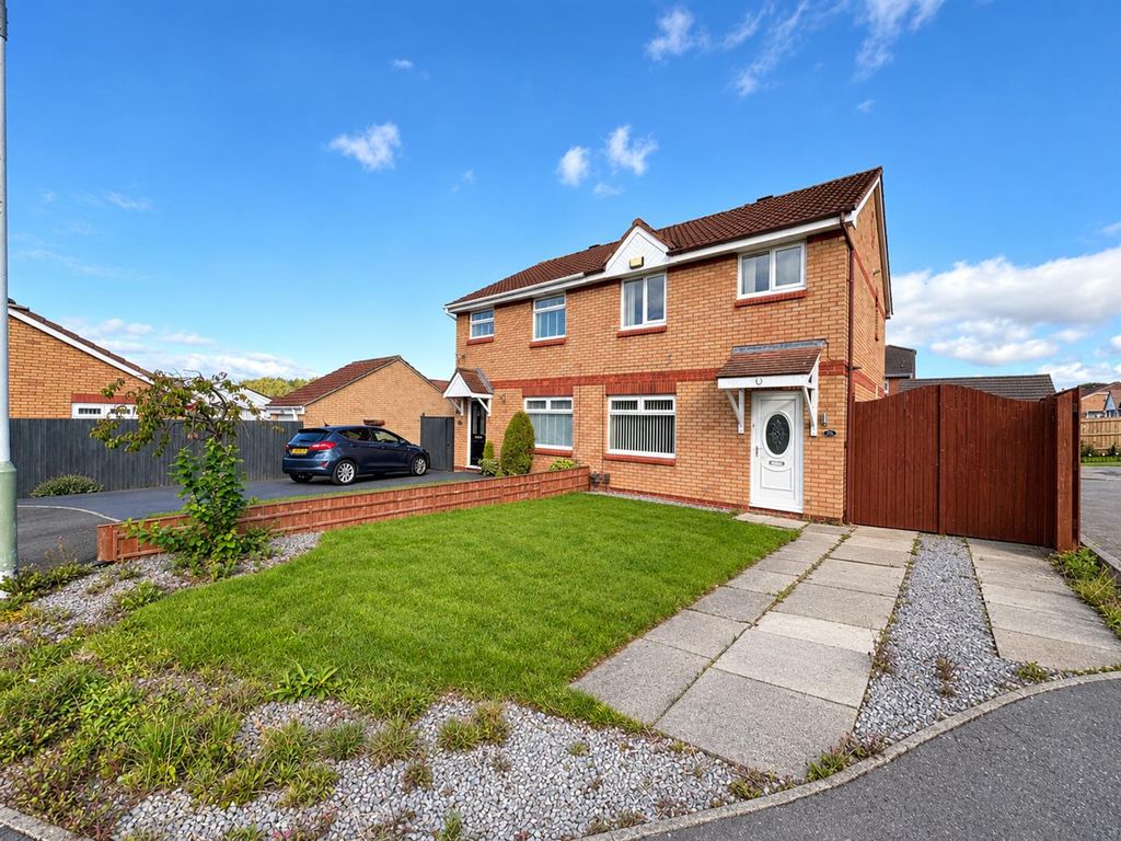 Property photo 1 of 16 Externally