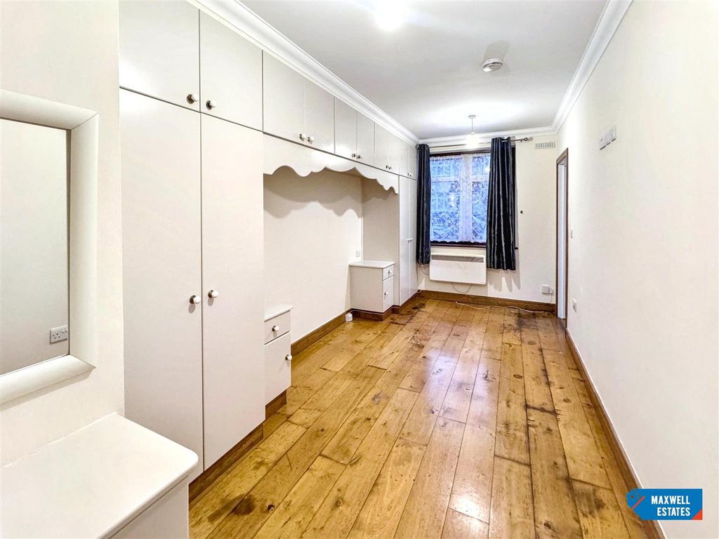 Property photo 1 of 7 Constable Gardens 1.Jpg