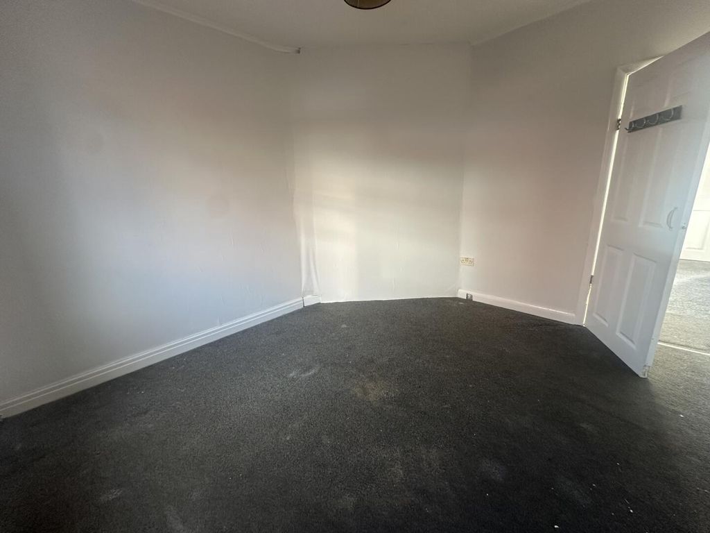 Property photo 3 of 9 Bedroom