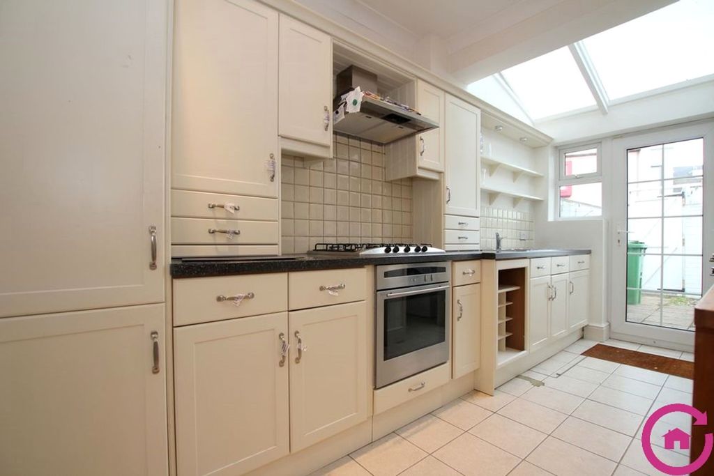 Property photo 2 of 7 Photo 4