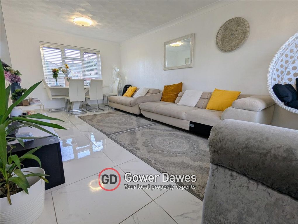 Property photo 2 of 13 Lounge