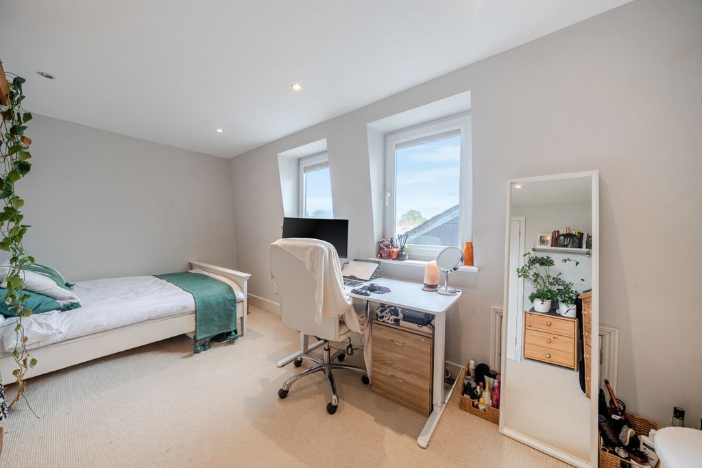 Property photo 2 of 12 1447367-16-69E63d...