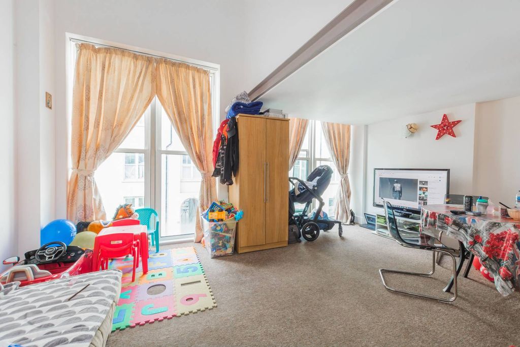 Property photo 3 of 11