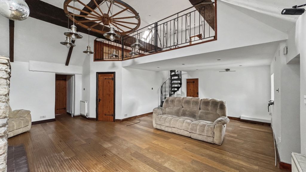 Property photo 1 of 14 4398430