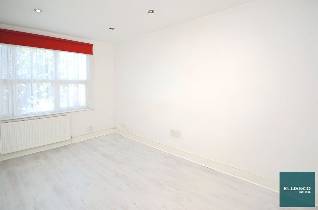 Property photo 3 of 6 Picture No. 12