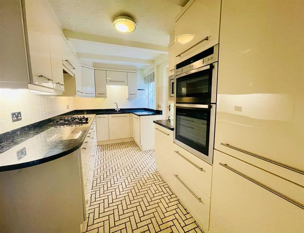 Property photo 3 of 28