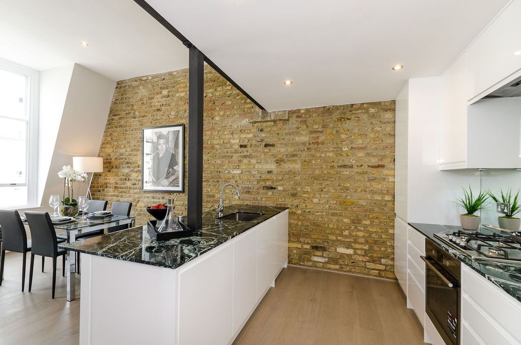 Property photo 3 of 34