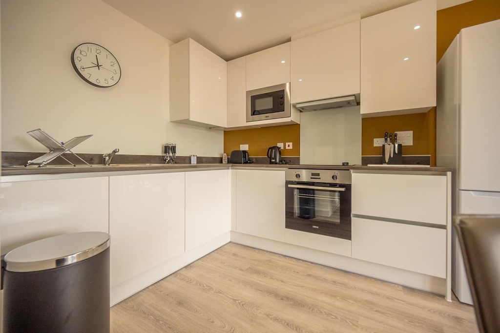 Property photo 3 of 9 Kitchen