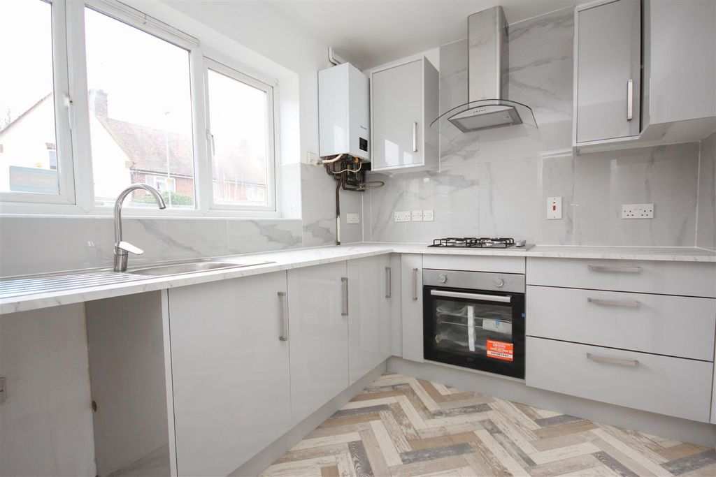 Property photo 2 of 10 Kitchen.Jpg