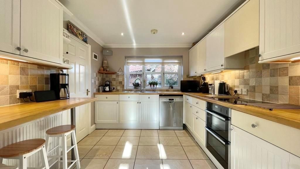 Property photo 2 of 14 Kitchen.Jpg