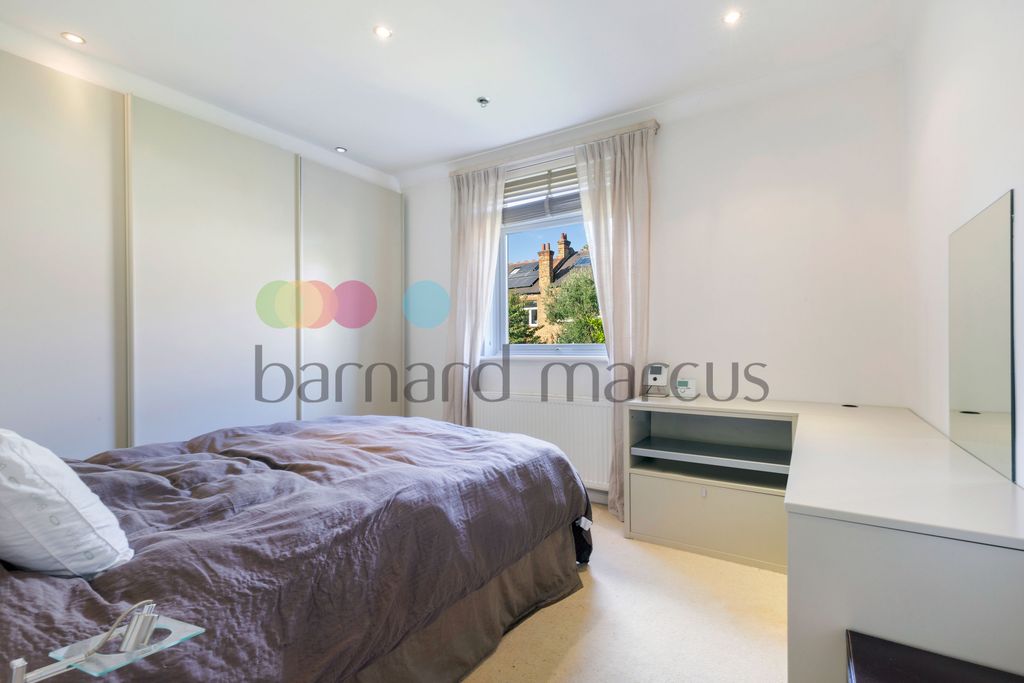 Property photo 2 of 7 Bedroom 1