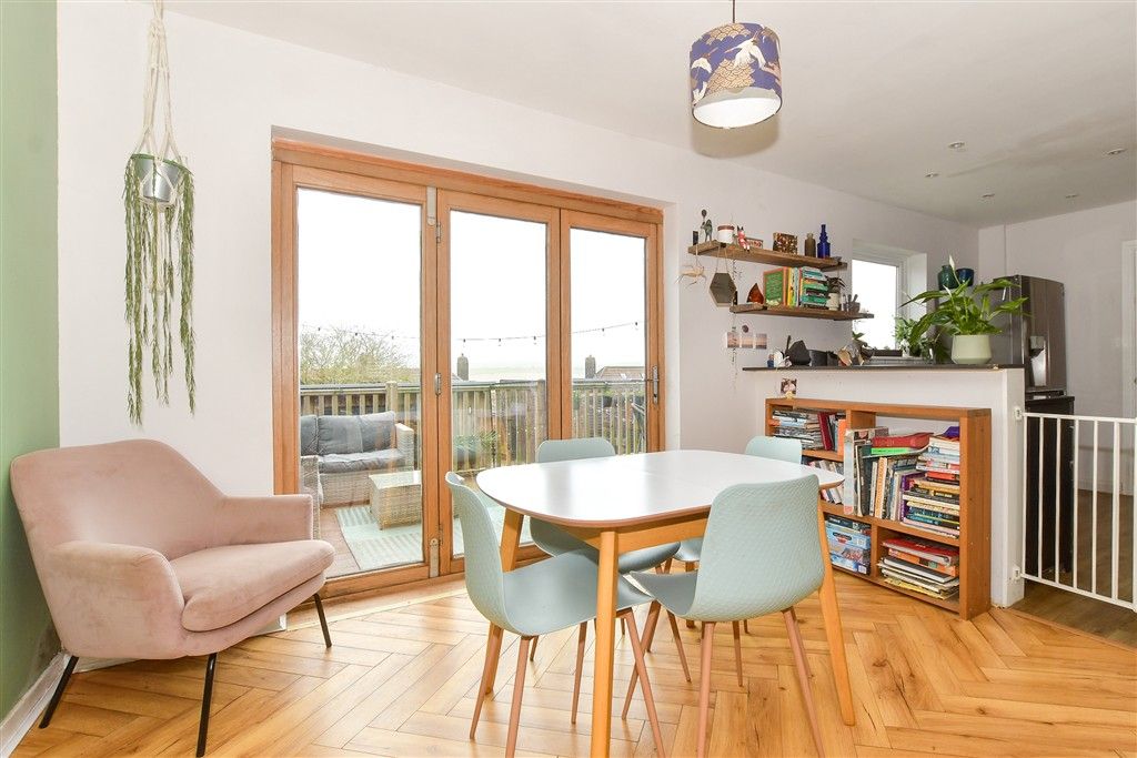 Property photo 3 of 19 Dining Area