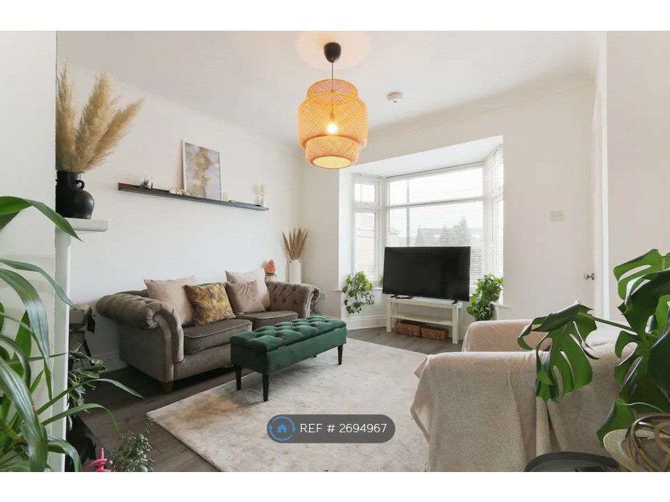 Property photo 1 of 20 Living Room