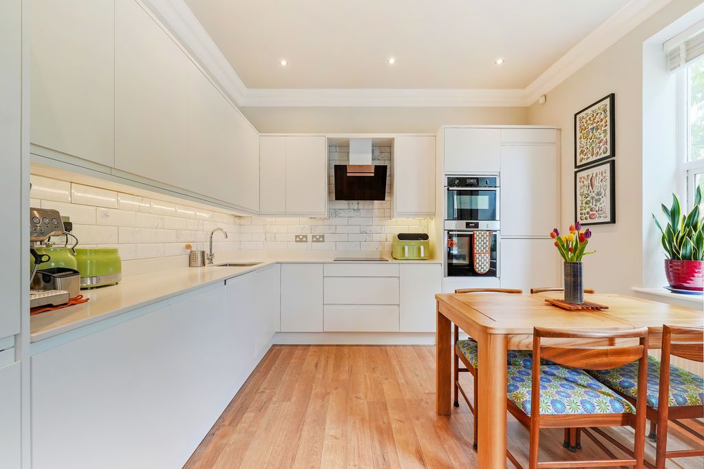 Property photo 2 of 24 Dining Kitchen