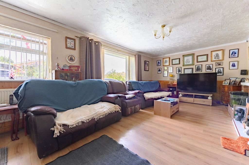 Property photo 3 of 23