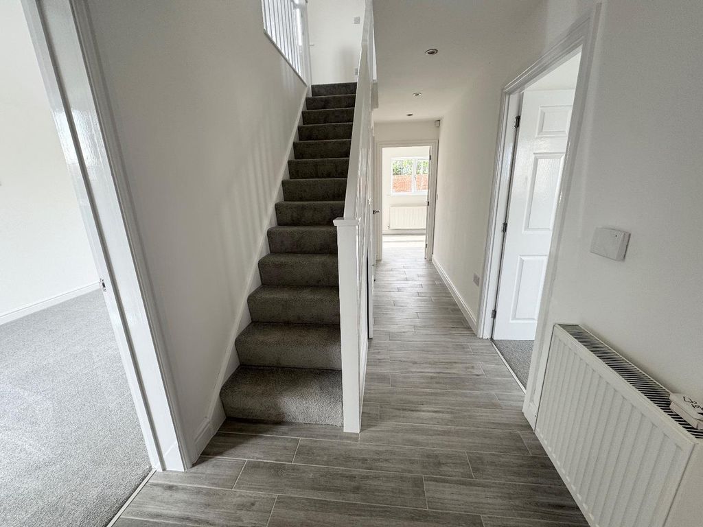 Property photo 2 of 15 Hallway