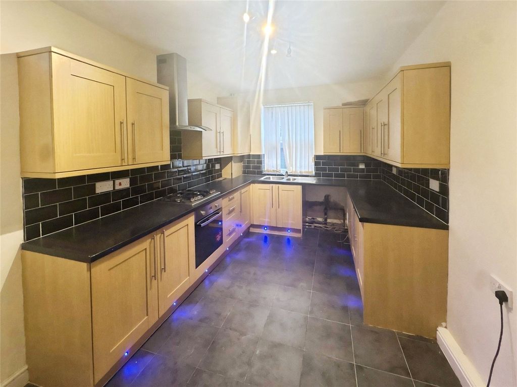Property photo 2 of 11 Kitchen