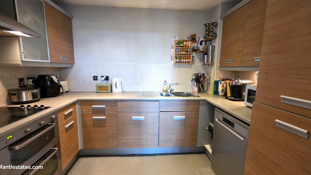 Property photo 3 of 16 Kitchen